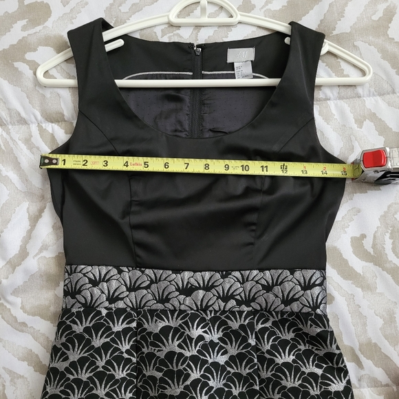 Size 4 - h&m - sleveless dress - black - Picture 4 of 16